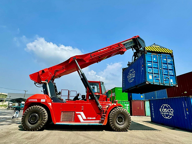 used-reach-stackers-sample-3