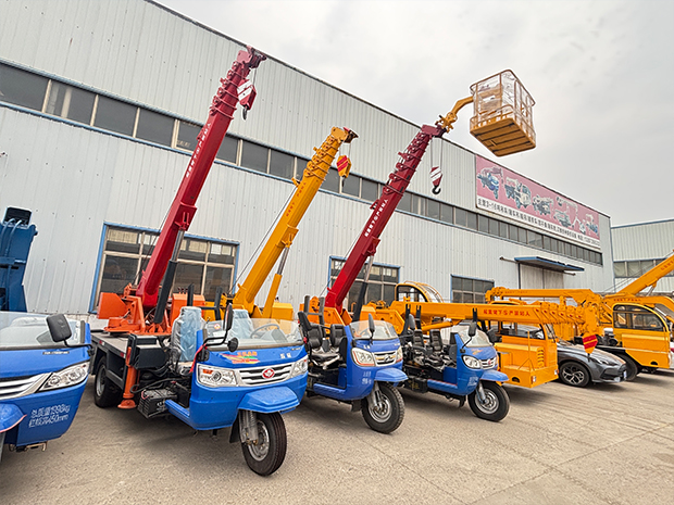 used-three-wheel-cranes-2