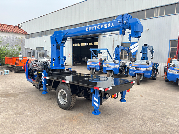 used-three-wheel-cranes-1